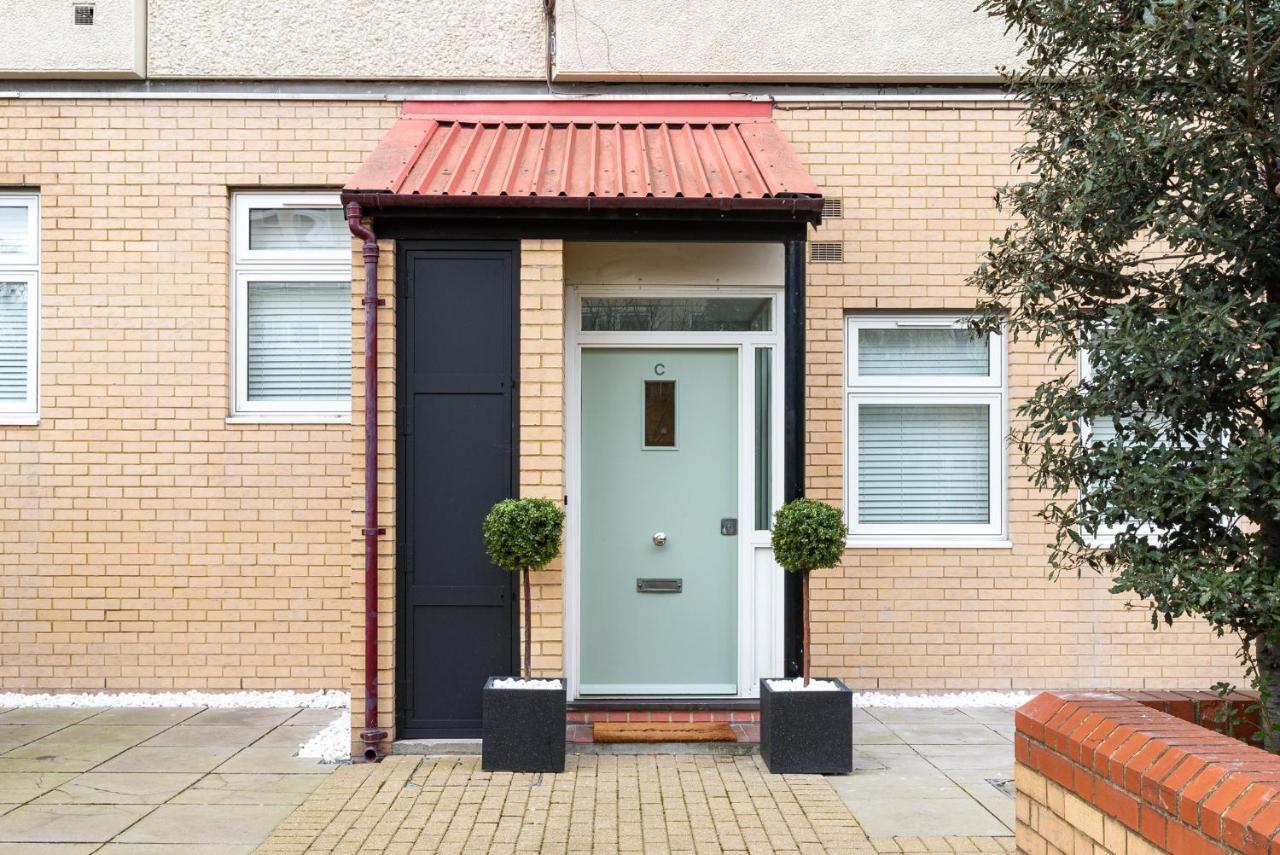 London'S Modern Nuance Apartment - Battersea ภายนอก รูปภาพ